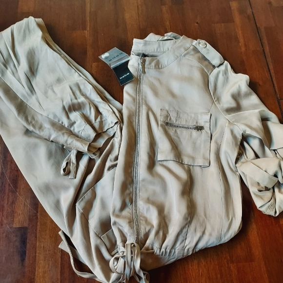 Bebe Safari Jumpsuit - Picture 6 of 7